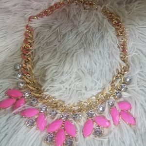 STATEMENT NECKLACE